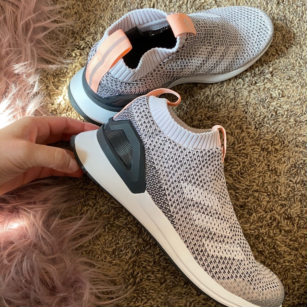 Brand new Adidas Cloudfoam sneakers